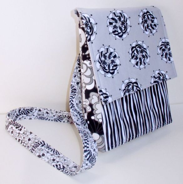 Bag by Urban Spools with a Serendipity Studios pattern using Licorice Fizz fabric IMG_7436