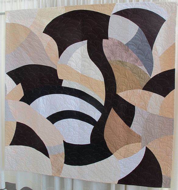 Flywheel Rondo III by Nancy Bardach, quilted by Angie Woolman Flywheel Rondo III by Nancy Bardach, quilted by Angie Woolman
