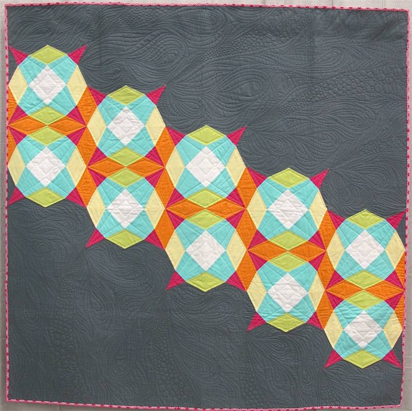 Freeflow by Lee Heinrich, Mequon, Wisconsin, quilted by Anne Books