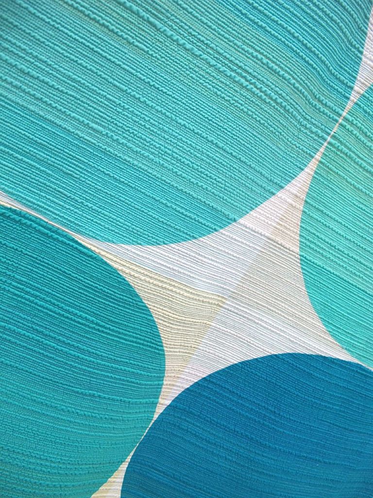 Breathe by Leanne Chahley. Edmonton, Alberta. 1st place Minimalist Design category QuiltCon 2015