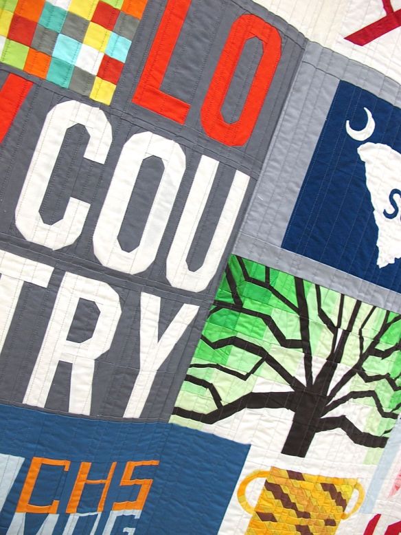 Low Country by Phoebe Harrell. Sullivans Island, South Carolina. Pieced by Alice Anthony, Catherine Beemer, Geri Smith, Jackie Boyd, Kelly Biscopink, Keri Davidson, Kim McPeake, Linda Ambrose, Lynn Crymes, Phoebe Harrell, Tamie Herin, Whitner Kane, Sandy Goodwin. Quilted by Geri Smith.