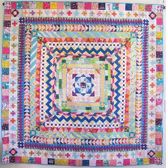Happy Medallion Quilt by Rita Nguyen. Quilted by Natalia Bonner.