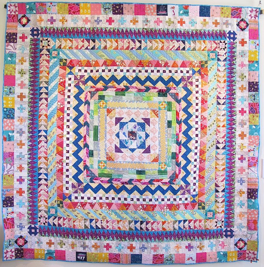Happy Medallion Quilt by Rita Nguyen. Quilted by Natalia Bonner.