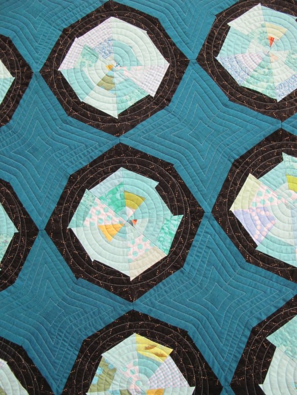 Blue Spiderweb by Leslie Schmidt, quilting by aaquilting.com Blue Spiderweb by Leslie Schmidt, quilting by aaquilting.com