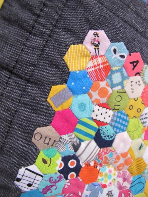 Itsy Bitsy Hexie Quilt by Sofia Locke Itsy Bitsy Hexie Quilt by Sofia Locke